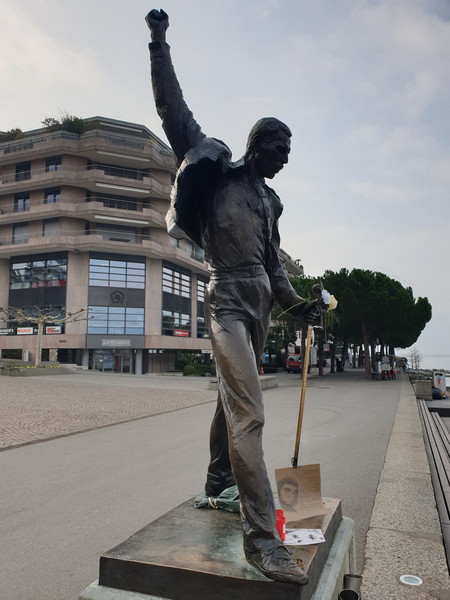 Statua di Freddie Mercury a Montreux, lato dx