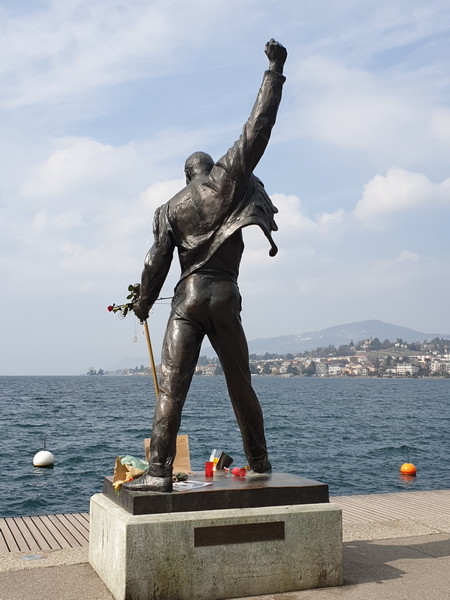 Statua di Freddie Mercury a Montreux, retro